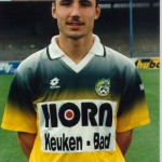 van bommel pasfoto met snor