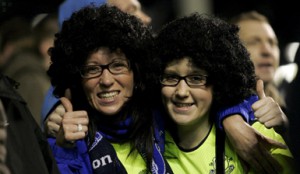 Everton fans met Fellaini pruik Everton fans met Fellaini pruik