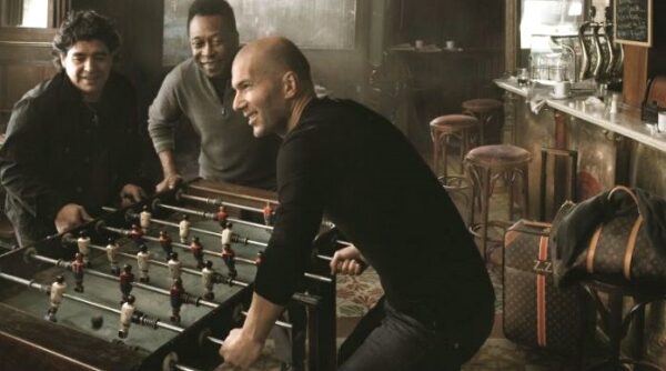Pele, Zidane en Maradona spelen tafelvoetbal Louis Vuitton reclame
