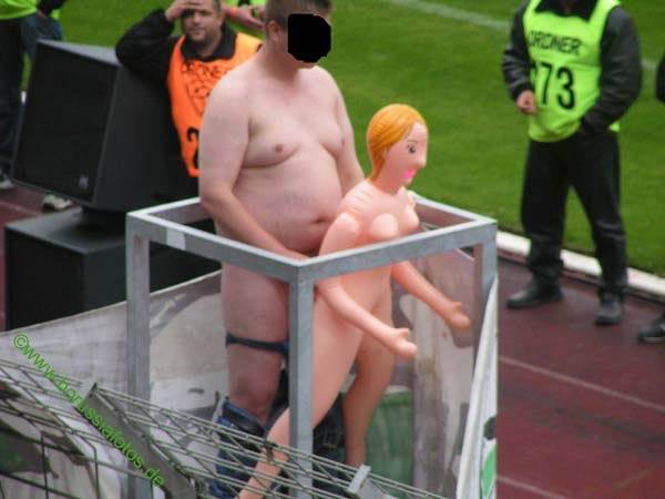 Opblaaspop in stadion