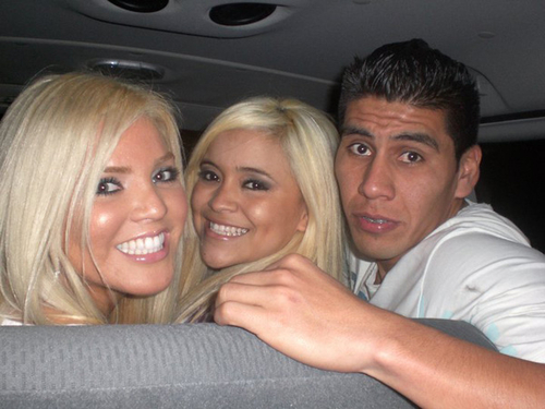 Salcido en twee blonde dames Salcido en twee blonde meiden