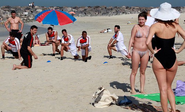 ac milan spelers op het strand