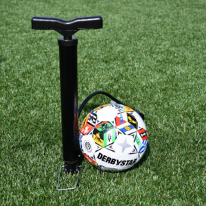 voetbalpomp met bal